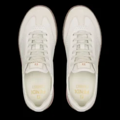 baskets basses FENDI Flair cuir blanc crème microperforé bout daim