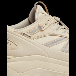 Baskets MONCLER Trailgrip nylon beige semelle crantée Vibram Megagrip