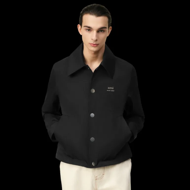Blouson boutonné AMI Paris toile nylon noir col chemise poche poitrine logo
