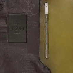 Blouson zippé à col BERLUTI  1 jour cuir veau patiné light Nero caviar kaki