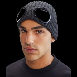 Bonnet CP COMPANY laine côtelée gris acier lunettes