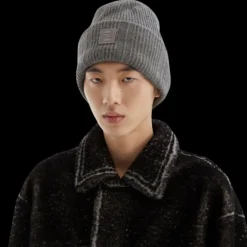 Bonnet FENDI laine grise écusson FF