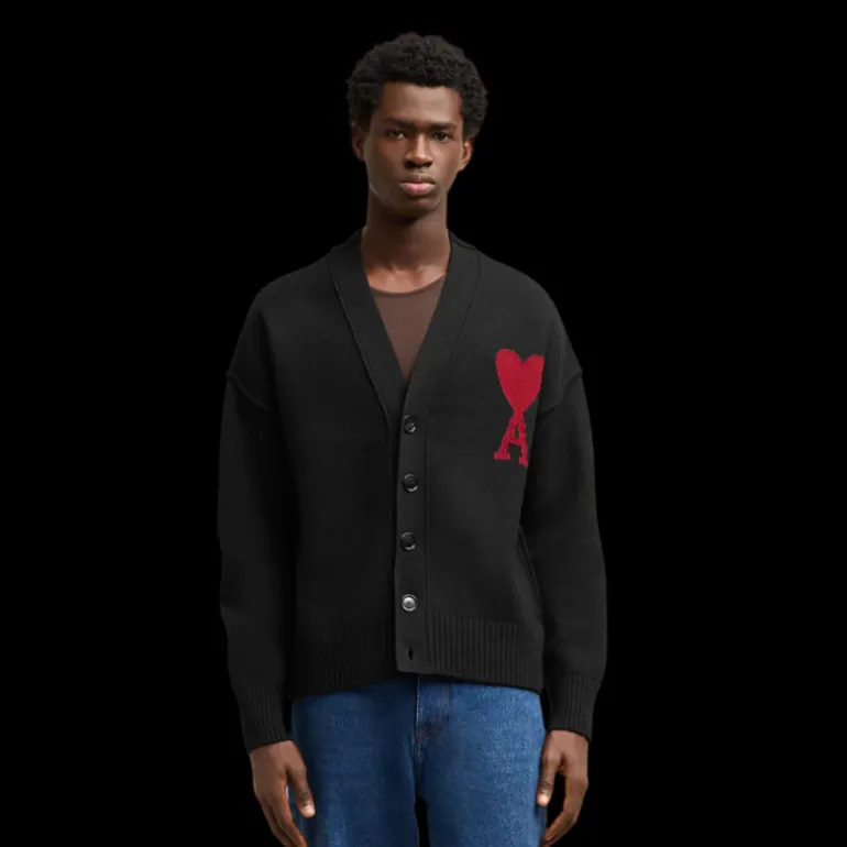 Cardigan AMI Paris laine mérinos feutrée noir cœur rouge