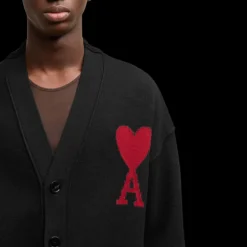 Cardigan AMI Paris laine mérinos feutrée noir cœur rouge
