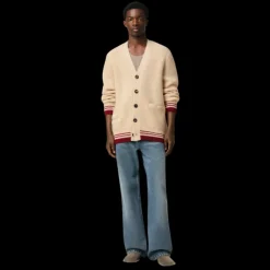 Cardigan AMI Paris laine vierge côtes collège beige bande rouge patch cœur dos