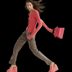 Cardigan FENDI manches longues coton côtelé rose pressions découpe