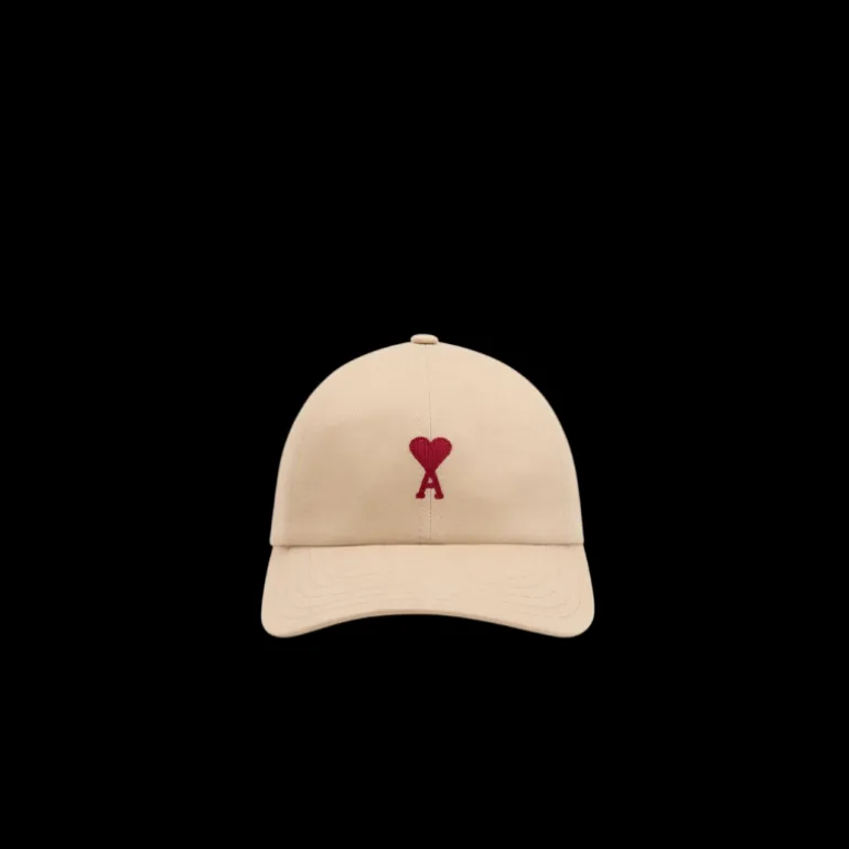 Casquette AMI Paris gabardine de coton peau de pêche beige broderie cœur rouge