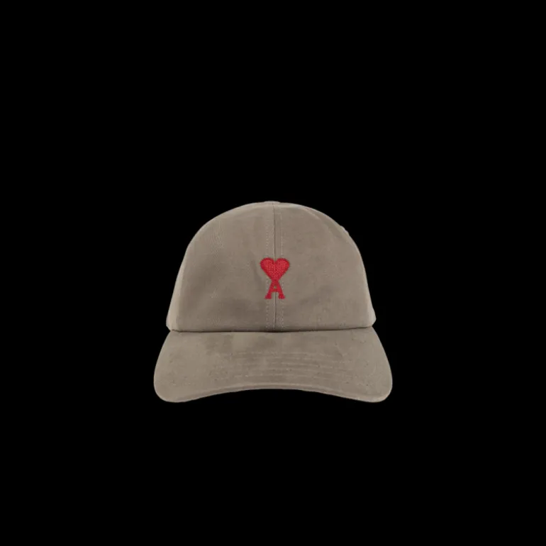 Casquette AMI Paris gabardine de coton peau de pêche gris vert broderie cœur rouge