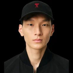 Casquette AMI Paris gabardine de coton peau de pêche noir broderie cœur rouge