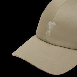 Casquette AMI Paris satin de coton vert olive broderie cœur ton sur ton