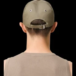 Casquette AMI Paris satin de coton vert olive broderie cœur ton sur ton