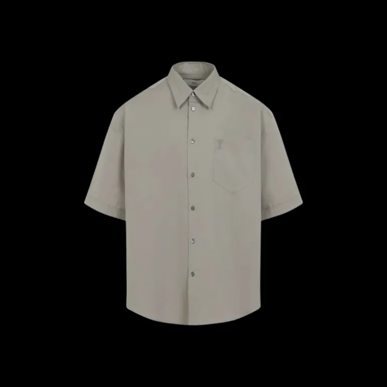 Chemise manche courte AMI Paris coton beige gris poche poitrine broderie cœur logo