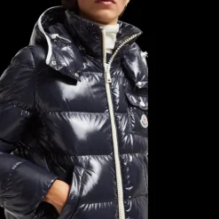 Doudoune courte à capuche MONCLER Andro nylon bleu marine brillant bordure blanc