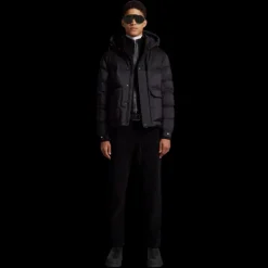 Doudoune courte MONCLER Mussala Nylon Noir Flanelle epaules