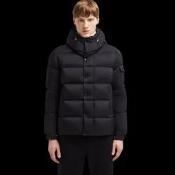 Doudoune courte MONCLER Vezere capuche nylon léger stretch noir mat