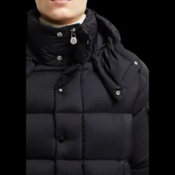 Doudoune courte MONCLER Vezere capuche nylon léger stretch noir mat
