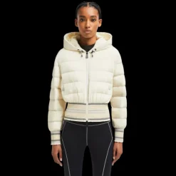 Doudoune MONCLER Grenoble courte à capuche Jeypore nylon écru broderie smockée taille