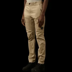 Pantalon cargo CP COMPANY en coton satin extensible beige poche lentille