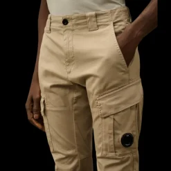 Pantalon cargo CP COMPANY en coton satin extensible beige poche lentille