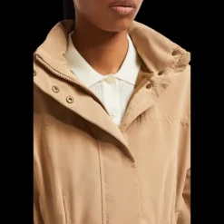 Parka zippée MONCLER coupe vent à capuche Nades nylon camel cintrée