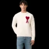 Pull col rond AMI Paris laine mérinos écru broderie gros cœur rouge