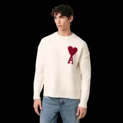 Pull col rond AMI Paris laine mérinos écru broderie gros cœur rouge