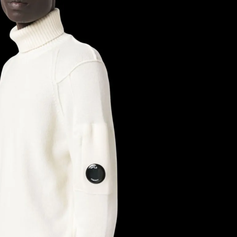 Pull CP COMPANY col roulé maille laine polyamide écru lunettes manche