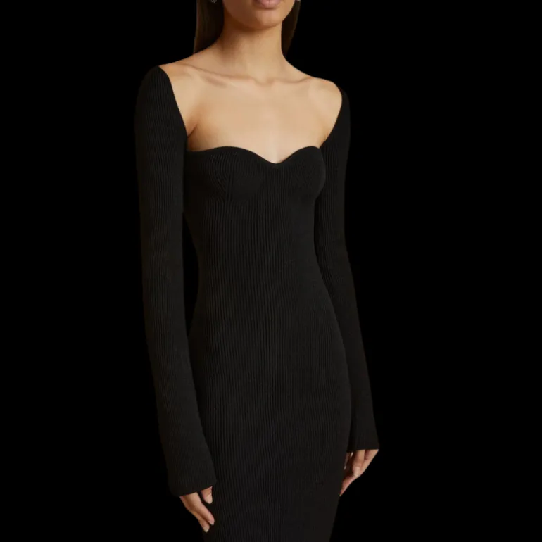 Robe mi longue KHAITE Beth encolure cœur maille viscose côtelée noir