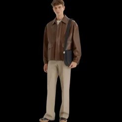 Sac messenger FENDI cuir grainé noir motif clou Fendi Roma