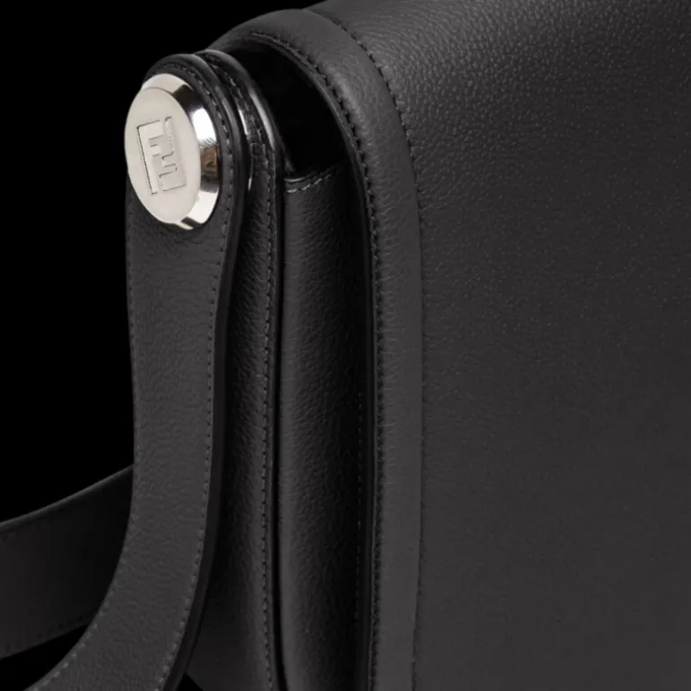Sac messenger FENDI cuir grainé noir motif clou Fendi Roma