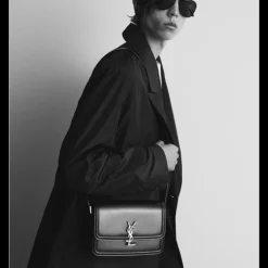 Sac Messenger SAINT LAURENT bandoulière cuir Solferino noir logo YSL argent