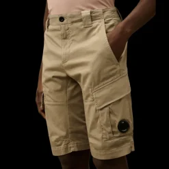Short cargo CP COMPANY coton stretch doux beige poche verre lunette