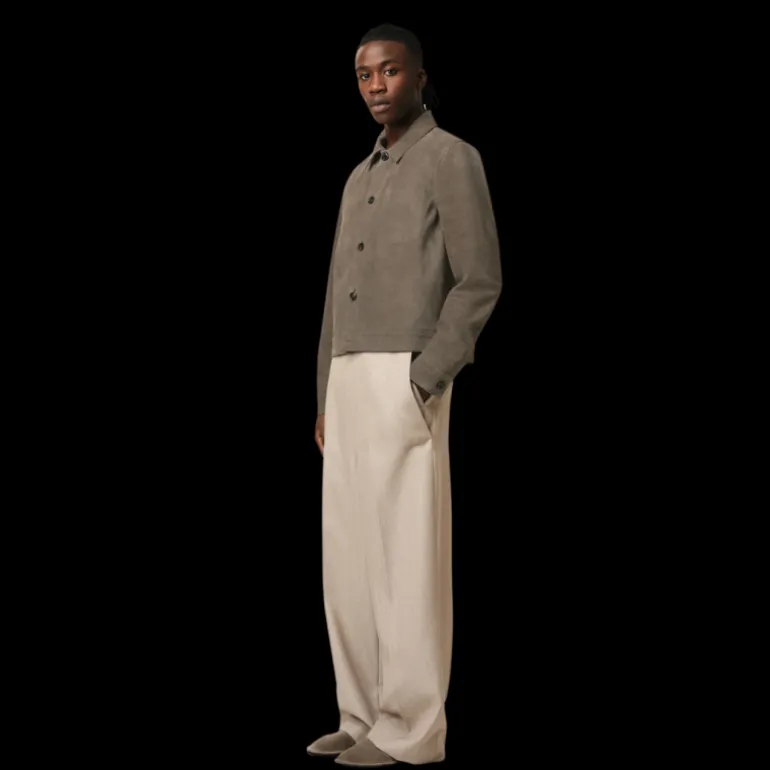 veste boutonnée AMI Paris cuir daim gris col chemise logo cœur poche poitrine